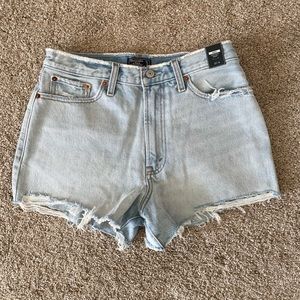 NWT Abercrombie & Fitch Annie High rise light wash denim shorts